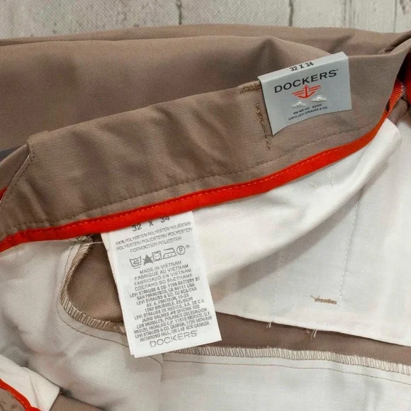 NWT Dockers 365 D3 Classic Fit Pleated Pant in British Khaki, 32x34 - Picture 7 of 7